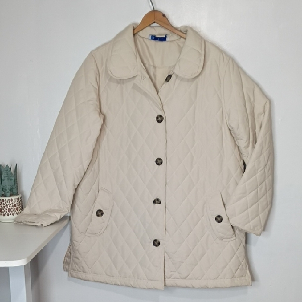 BFA Classics Light Beige Quilted Barn Coat — Women’s Large — Button-Up Style